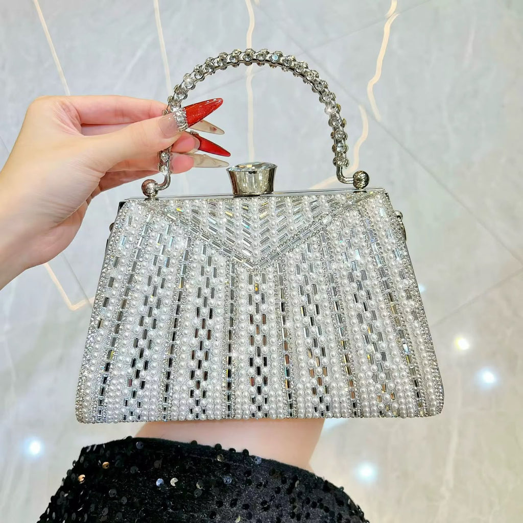 Pochette argentée perlée
