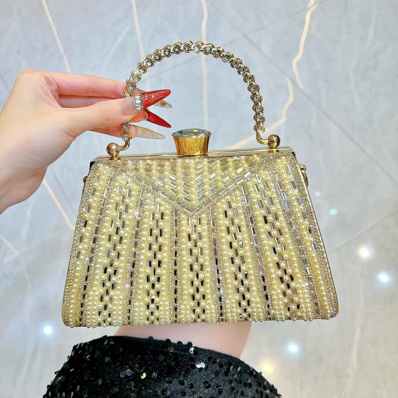 Pochette argentée perlée